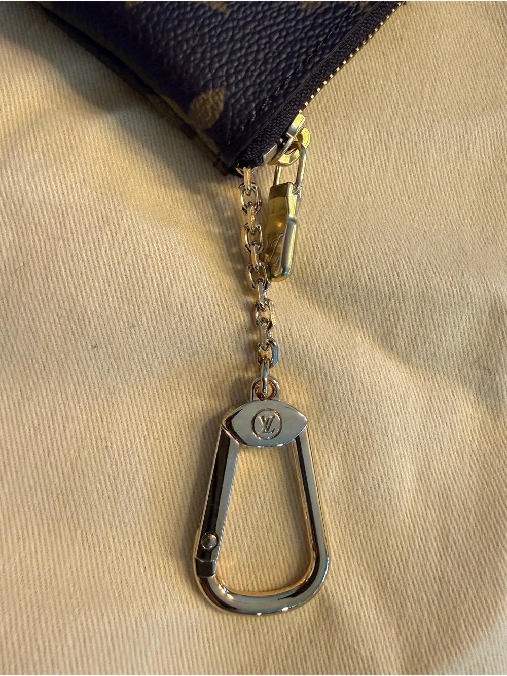 ❗️SOLD❗️Never used! Vintage Louis Vuitton Key Pouch LV Monogram Keychain - Picture 5 of 9
